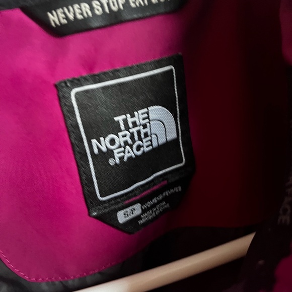 The North Face Rain Coat Womes - Picture 2 of 4